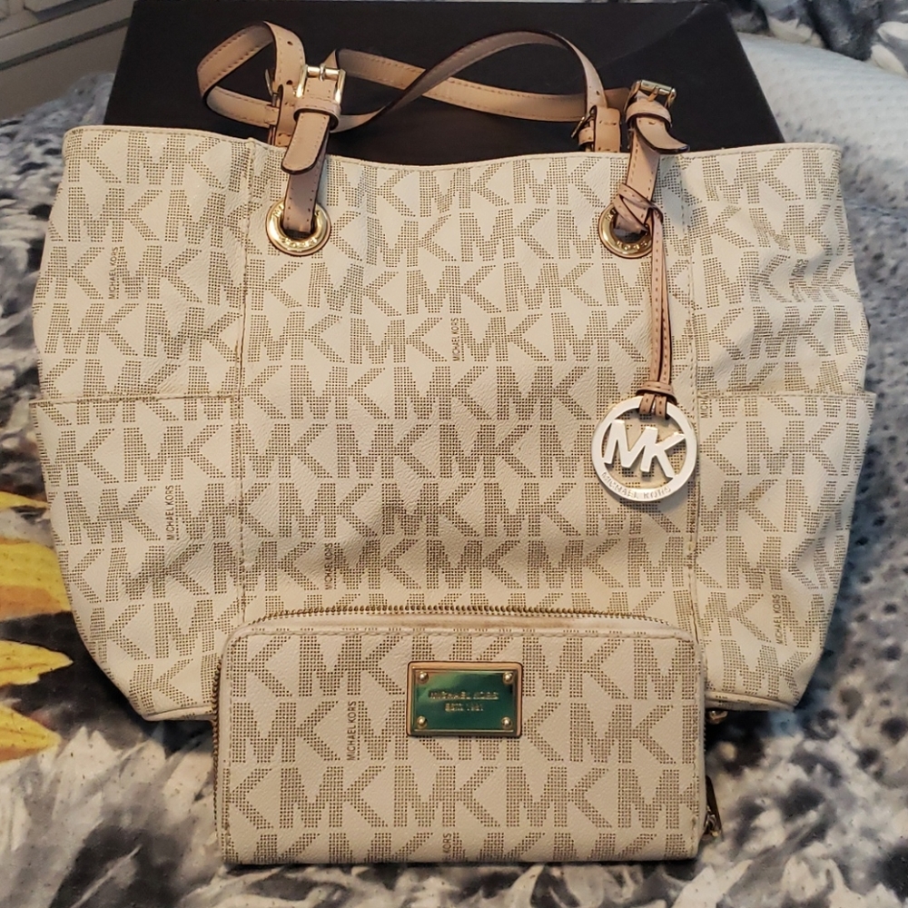 Michael Kors Logo Print Sig Tote & Wallet